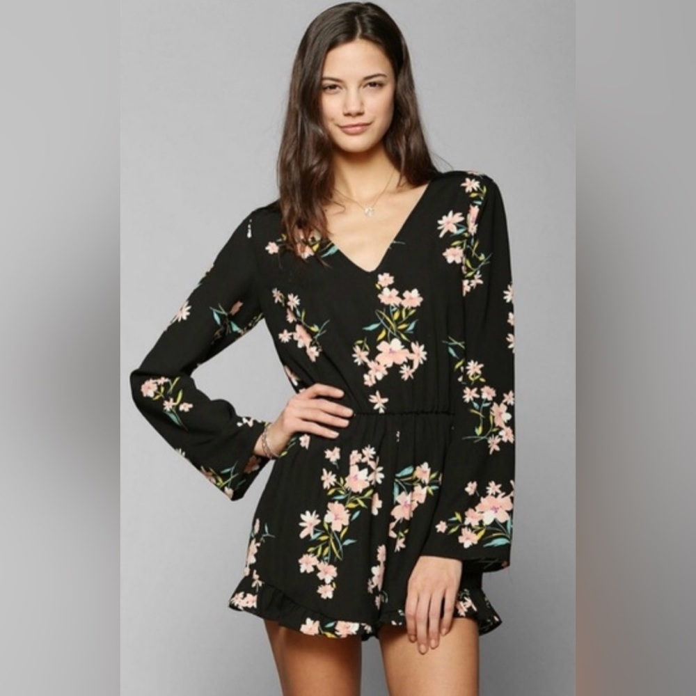 UO Pins and Needles Floral Romper Size Small